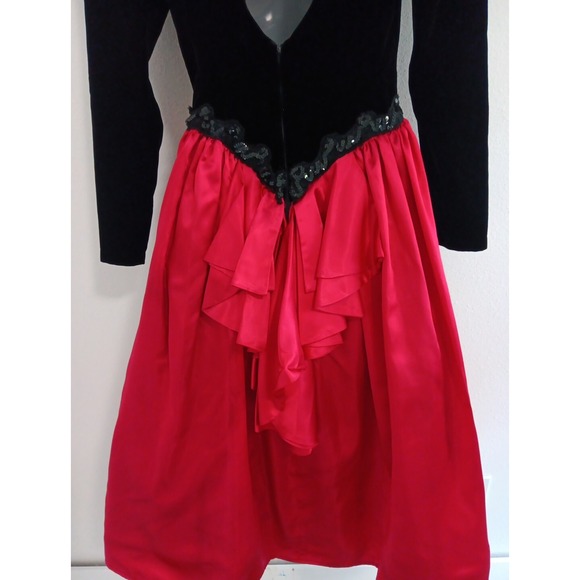 VTG Velvet Satin Dress Gown Size 6 Red Black Velvet 80's Rock Vampire Goth Retro - Picture 7 of 16